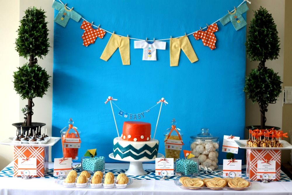 Idei decorare baie bebelus cu hainute