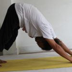 Culoarea Roșie: simbolistică și semnificație – O explorare profundă Adho Mukha Savasana pozitie yoga