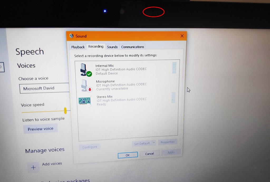 Unde se află microfonul la laptop?