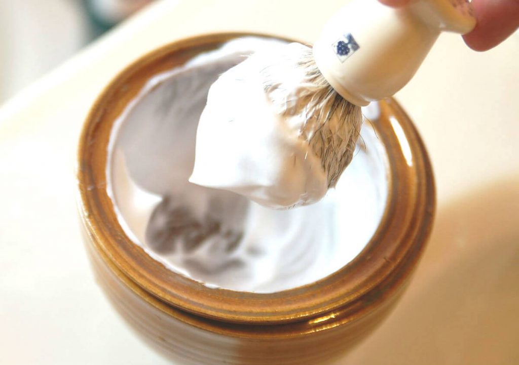 cum inlocuiesti spuma de ras