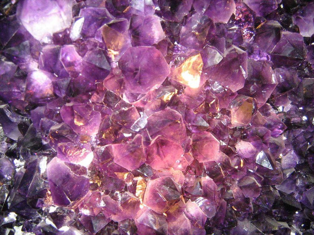 curatare pietre energetice de ametist