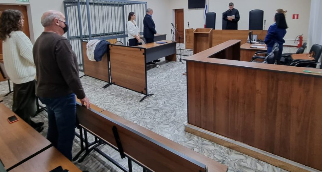 Ce se poate întâmpla dacă mergi în instanță fără un avocat?