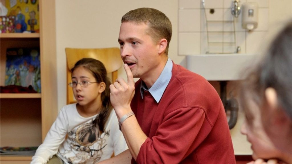 Ce face un asistent social?