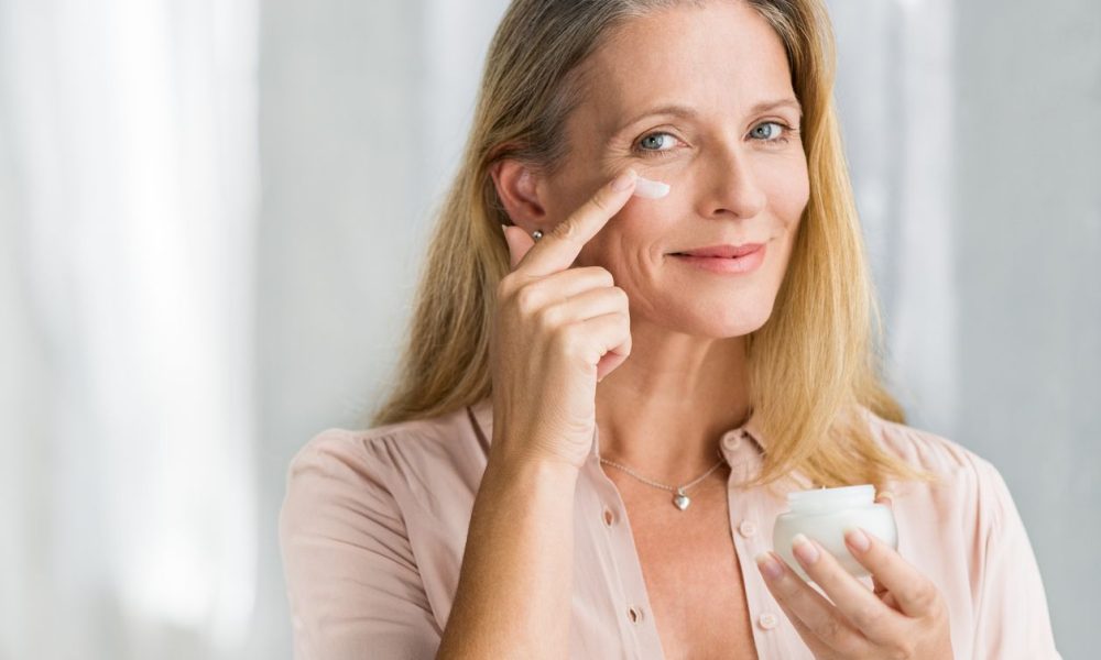 Cum sa netezesti ridurile, pliurile fetei si sa strangi tesuturile faciale