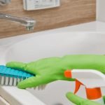 curatarea cazilor de baie murdare