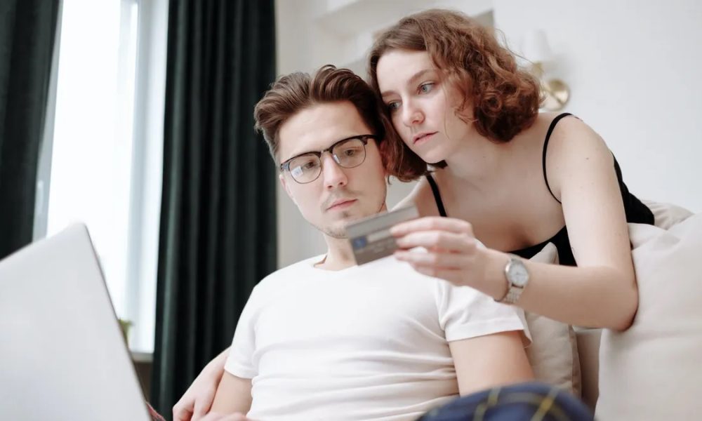 Cum și cine administrează banii într-o familie: bărbatul sau femeia? Ghidul pentru o viață financiară sănătoasă Cum si cine administreaza banii intr o familie, barbatul sau femeia