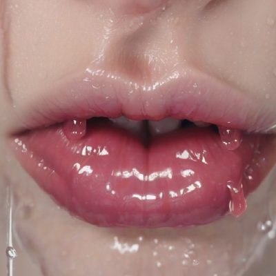 saliva maronia in gura noaptea si dimineata