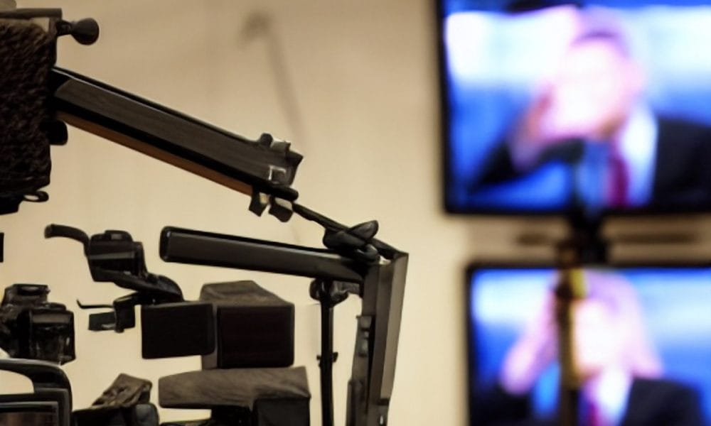 Cata incredere mai au romanii in televiziuni si in politicieni