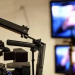 Cata incredere mai au romanii in televiziuni si in politicieni