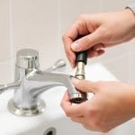 cum sa repari un robinet sau o baterie