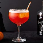 40 de Rețete de Cocktailuri și Băuturi pentru Halloween: Un Ghid Complet pentru Petrecerea Ta Înfricoșător de Reușită!